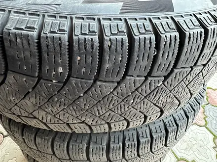 Диск с зимней резиной Pirelli Ice Zero 195/65 R15 за 90 000 тг. в Алматы – фото 9