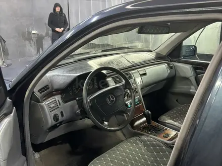 Mercedes-Benz E 320 1999 года за 1 600 000 тг. в Атырау – фото 11