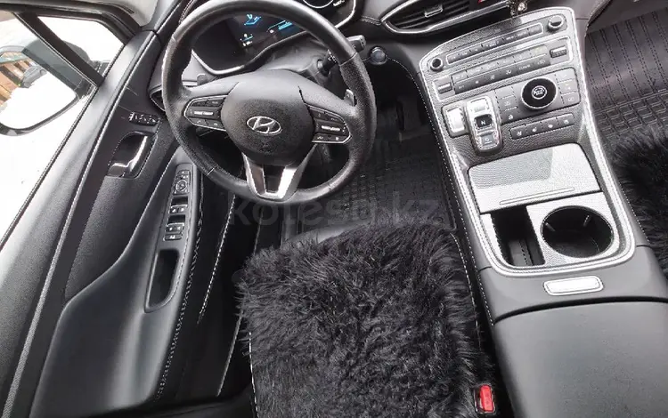 Hyundai Santa Fe 2021 года за 16 000 000 тг. в Усть-Каменогорск