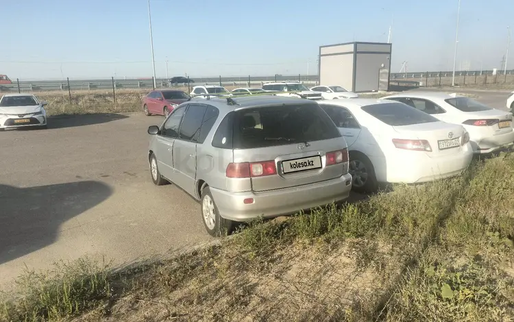 Toyota Ipsum 1998 года за 2 200 000 тг. в Алматы