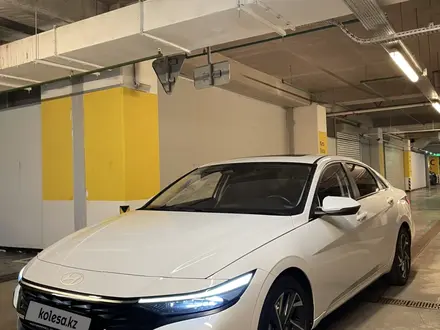 Hyundai Elantra 2023 года за 7 900 000 тг. в Алматы
