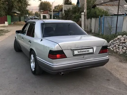 Mercedes-Benz E 220 1993 года за 2 500 000 тг. в Алматы – фото 3