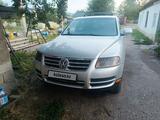 Volkswagen Touareg 2004 года за 4 500 000 тг. в Алматы – фото 2