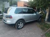 Volkswagen Touareg 2004 года за 4 500 000 тг. в Алматы – фото 3