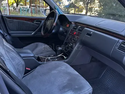 Mercedes-Benz E 320 2000 года за 4 300 000 тг. в Алматы – фото 10