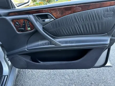 Mercedes-Benz E 320 2000 года за 4 300 000 тг. в Алматы – фото 11