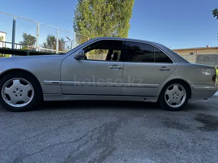 Mercedes-Benz E 320 2000 года за 4 300 000 тг. в Алматы – фото 7