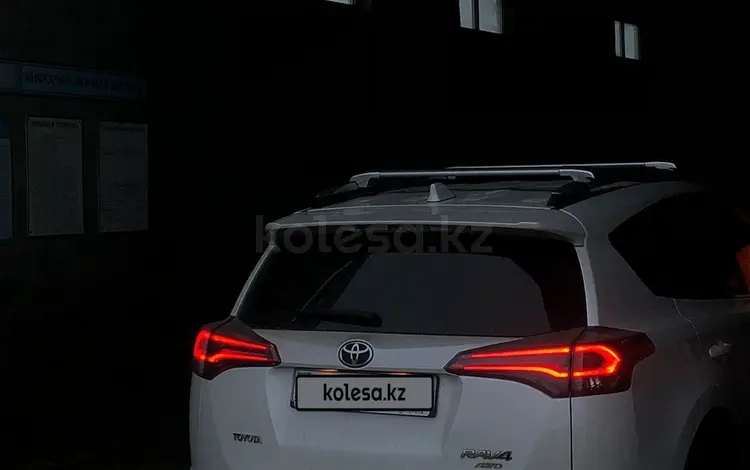 Toyota RAV4 2018 года за 11 300 000 тг. в Атырау