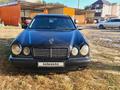 Mercedes-Benz E 200 1999 года за 3 000 000 тг. в Аксай – фото 2