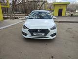 Hyundai Solaris 2020 года за 8 700 000 тг. в Уральск – фото 2