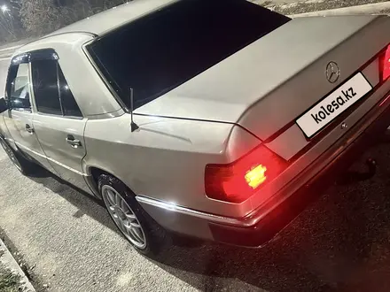 Mercedes-Benz E 230 1992 года за 2 300 000 тг. в Алматы – фото 2