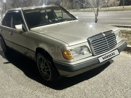 Mercedes-Benz E 230 1992 года за 2 300 000 тг. в Алматы – фото 3