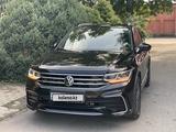 Volkswagen Tiguan 2021 года за 16 600 000 тг. в Алматы