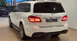 Mercedes-Benz GLS 500 2018 года за 26 700 000 тг. в Астана – фото 4