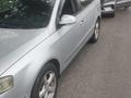 Volkswagen Passat 2006 года за 3 500 000 тг. в Алматы – фото 2