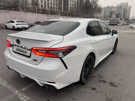 Toyota Camry 2021 года за 15 200 000 тг. в Алматы – фото 8