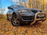 Volkswagen Touareg 2003 года за 5 500 000 тг. в Актобе – фото 4