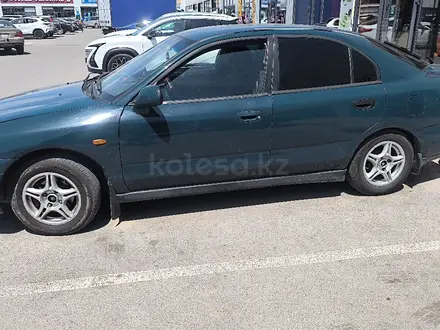 Mitsubishi Carisma 1998 года за 1 100 000 тг. в Алматы – фото 2
