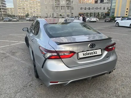 Toyota Camry 2021 года за 12 800 000 тг. в Астана – фото 2