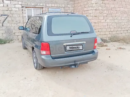 Kia Carnival 2003 года за 2 950 000 тг. в Актау – фото 4