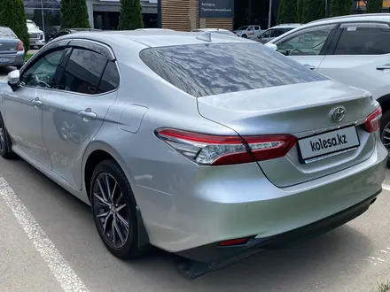 Toyota Camry 2021 года за 18 500 000 тг. в Алматы – фото 4