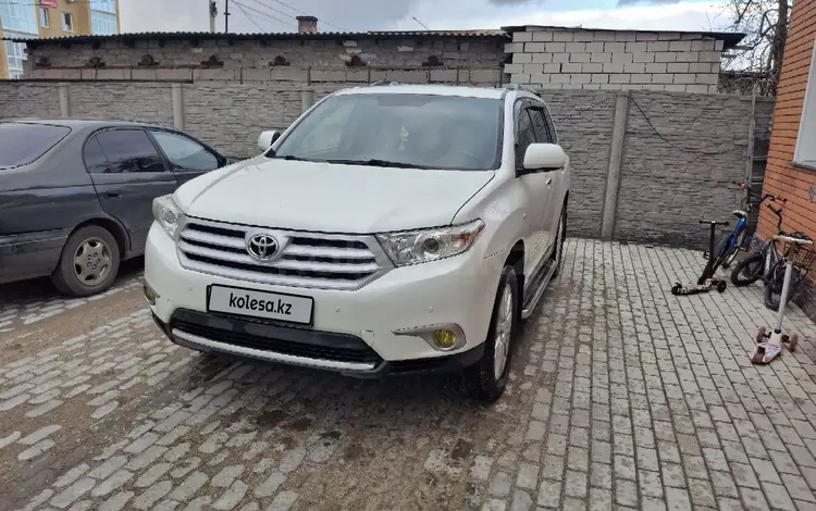 Toyota Highlander 2011 года за 11 990 000 тг. в Павлодар