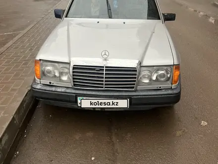 Mercedes-Benz E 220 1992 года за 1 700 000 тг. в Астана – фото 6