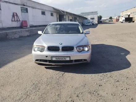 BMW 735 2002 года за 4 300 000 тг. в Караганда – фото 2