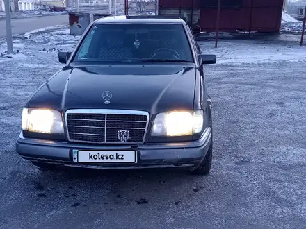 Mercedes-Benz E 200 1994 года за 2 699 900 тг. в Жезказган – фото 2