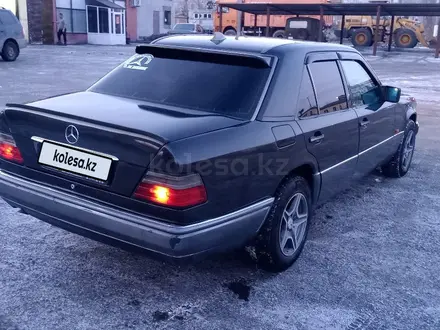 Mercedes-Benz E 200 1994 года за 2 699 900 тг. в Жезказган – фото 4