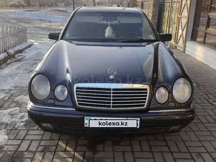 Mercedes-Benz E 230 1996 года за 3 000 000 тг. в Алматы