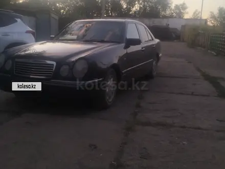 Mercedes-Benz E 230 1997 года за 2 450 000 тг. в Жанаарка