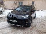Toyota RAV4 2018 года за 13 400 000 тг. в Уральск
