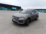 Hyundai Santa Fe 2017 года за 8 200 000 тг. в Актау