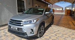 Toyota Highlander 2019 года за 14 000 000 тг. в Атырау
