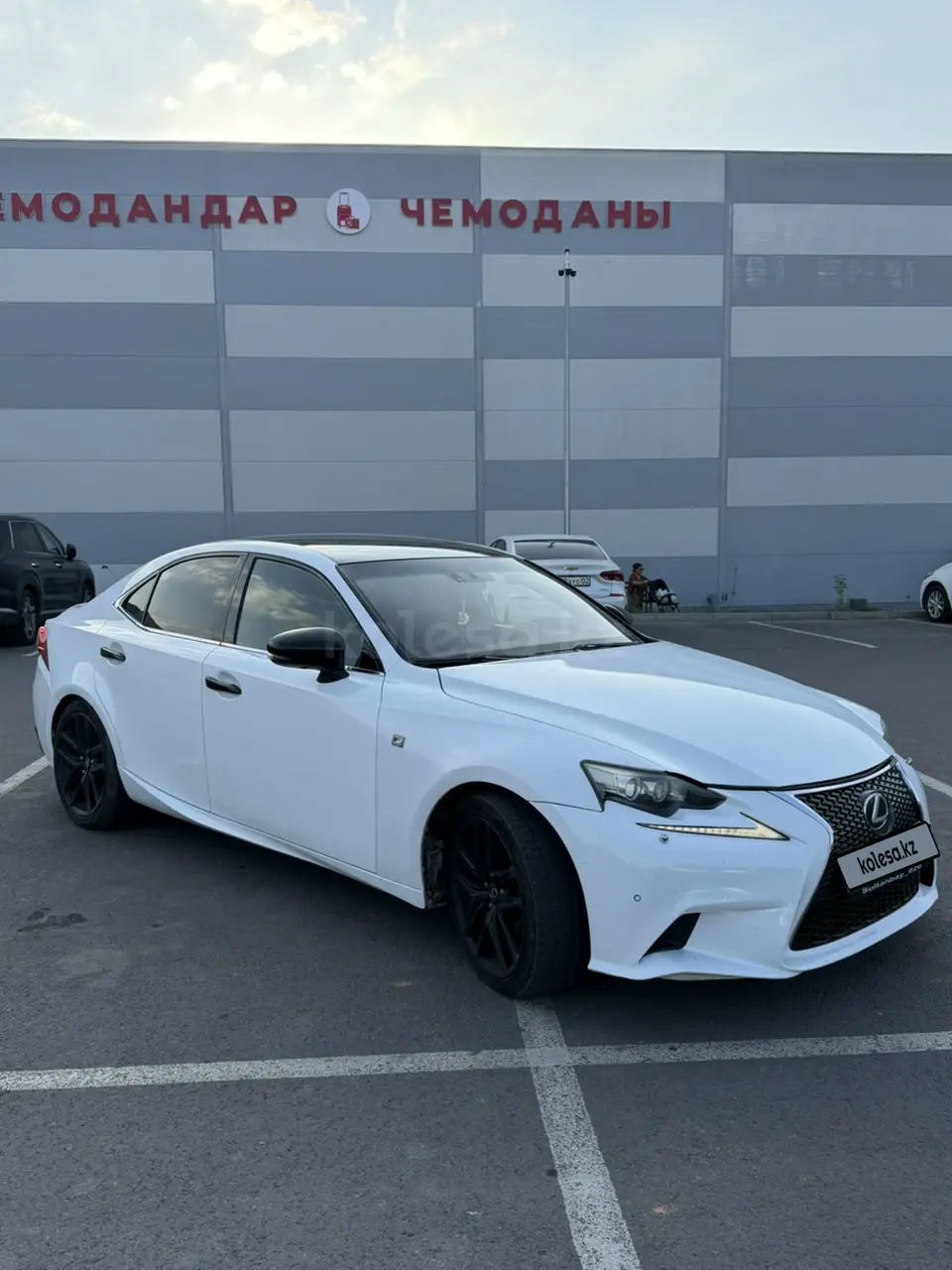 Lexus is-250, 2014