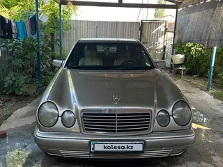 Mercedes-Benz E 230