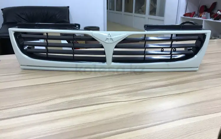 Решетка радиатора для Mitsubishi Chariot за 15 000 тг. в Астана