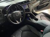 Toyota Camry 2020 года за 9 400 000 тг. в Актобе