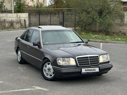 Mercedes-Benz E 220 1993 года за 2 200 000 тг. в Шымкент – фото 4