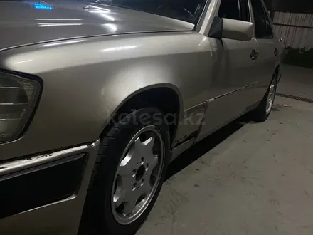 Mercedes-Benz E 230 1990 года за 1 200 000 тг. в Алматы – фото 5