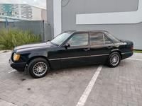 Mercedes-Benz E 260 1990 года за 1 100 000 тг. в Караганда