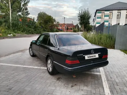 Mercedes-Benz E 260 1990 года за 1 100 000 тг. в Караганда – фото 2