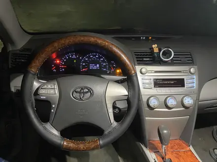 Toyota Camry 2011 года за 4 400 000 тг. в Кульсары – фото 10