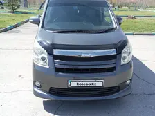 Toyota Noah, 2009