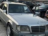 Mercedes-Benz E 220 1993 годаfor2 500 000 тг. в Алматы