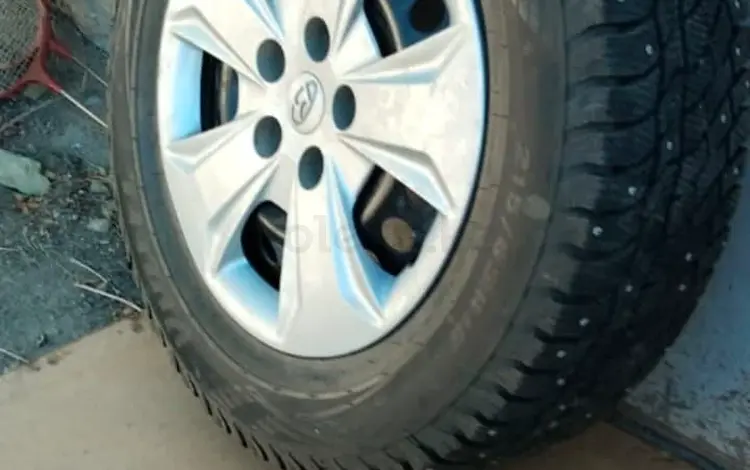 Комплект шинс дисками и колпаками от Хендай крета за 220 000 тг. в Жезказган