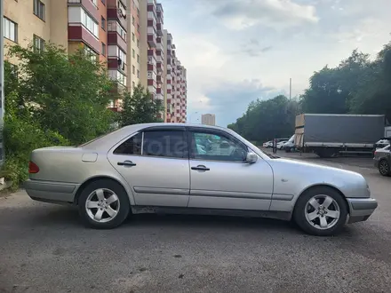 Mercedes-Benz E 280 1999 года за 3 200 000 тг. в Караганда – фото 3