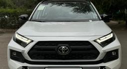 Toyota RAV4 2024 года за 13 480 000 тг. в Алматы – фото 2