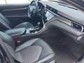 Toyota Camry 2020 года за 14 500 000 тг. в Уральск – фото 3
